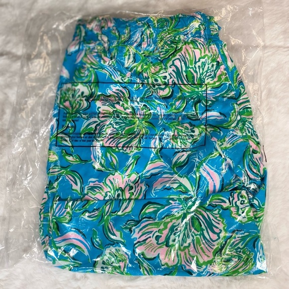Lilly Pulitzer Mens Capri Swim Trunks - Picture 5 of 5
